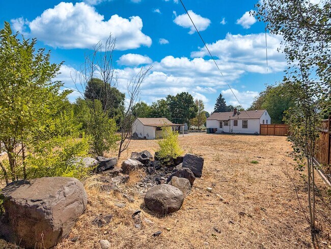 Building Photo - 6119 N Braeburn Dr