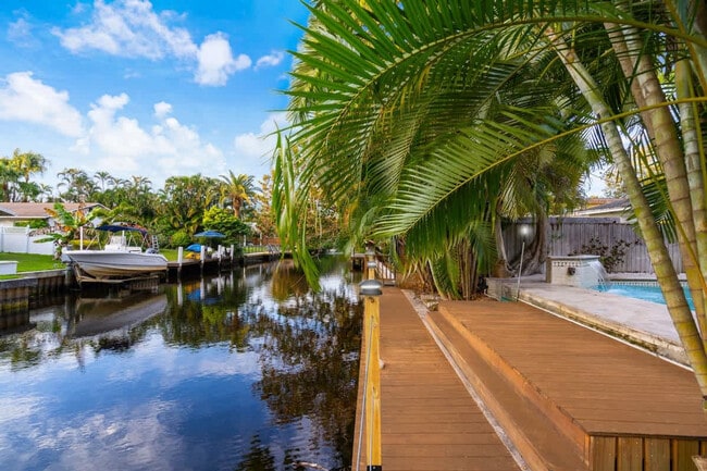 Building Photo - 2065 SW 28th Terrace