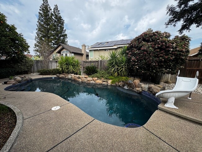 Building Photo - BEAUTIFUL 2 STORY 4 BD, 3 BATH, 3 CAR GARAGE, WITH POOL!