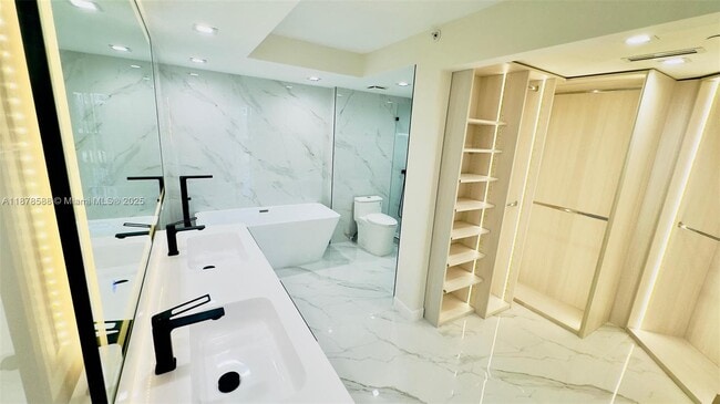 Building Photo - 3500 Mystic Pointe Dr