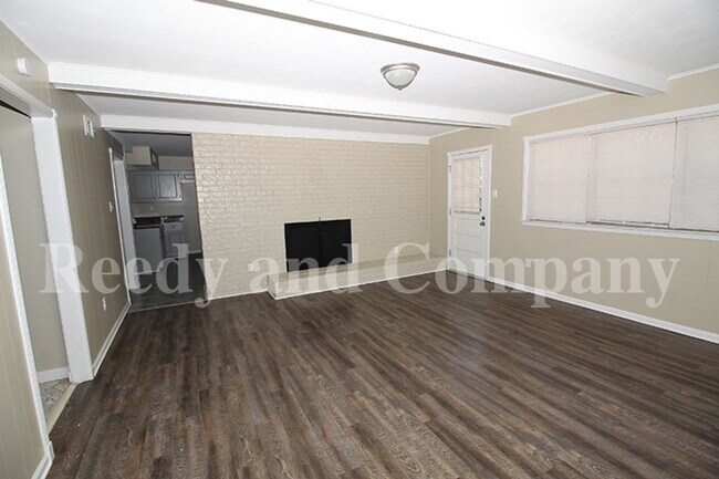 Building Photo - 3235 Fox Chase Dr