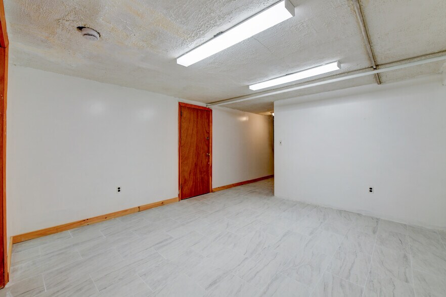 Building Photo - 71 Carmer Ave