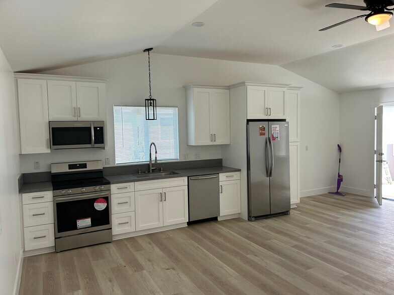 Building Photo - 1061 18th St