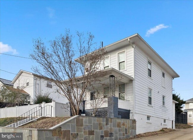 Building Photo - 4252 Clay St NE