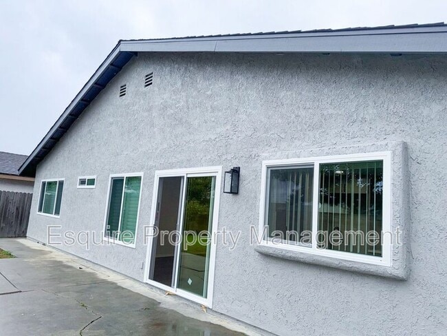 Building Photo - 1630 Helm Dr