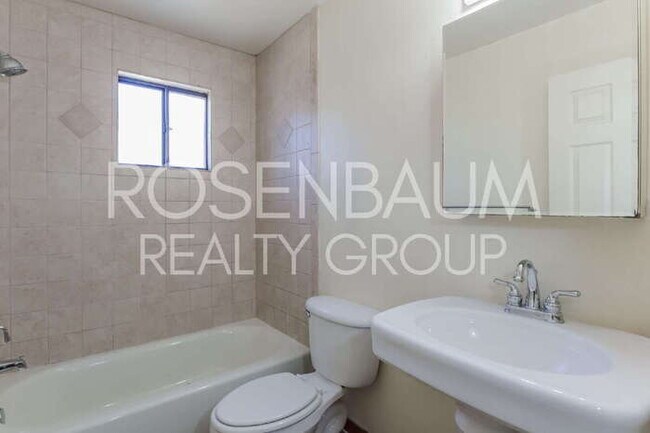 Building Photo - 455 W Kelso St