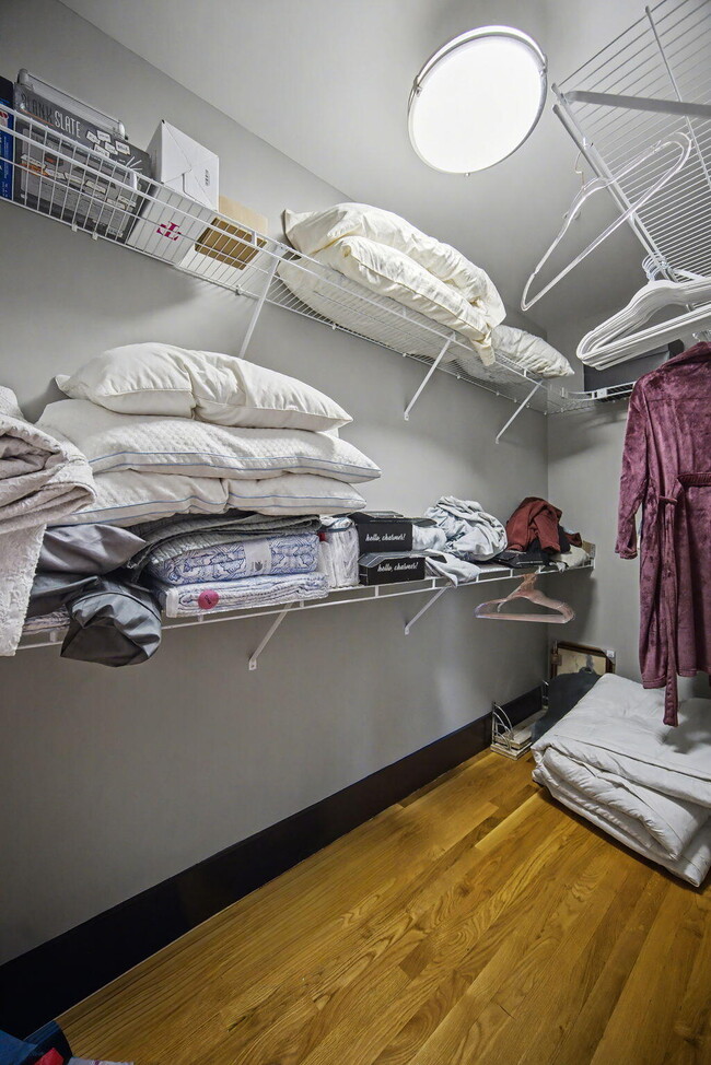 Building Photo - 261 S Limestone