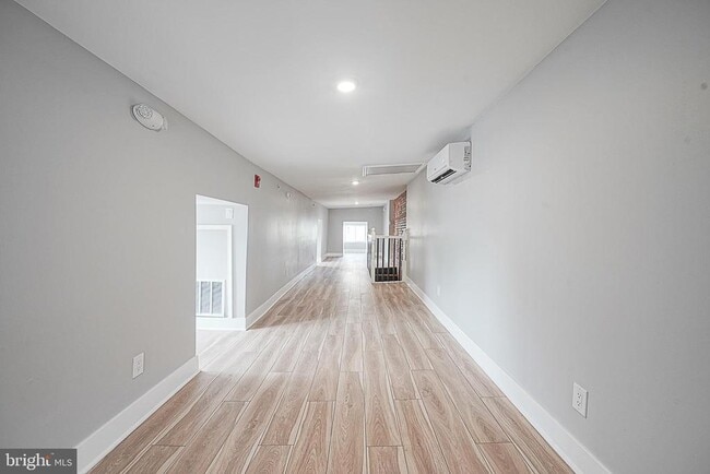 Building Photo - 323 S 51st St