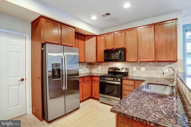 Building Photo - 13526 Waterford Hills Boulevard