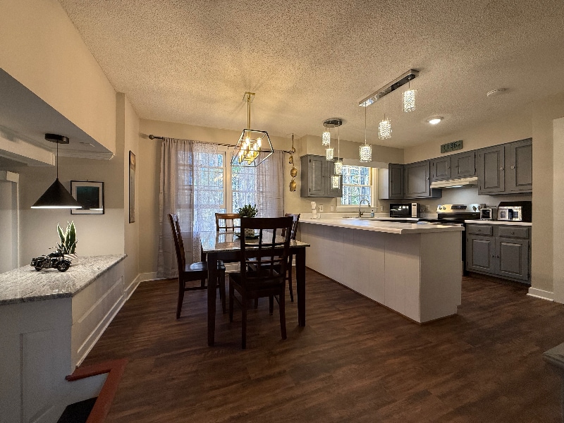 Building Photo - 505 Westbrook Dr