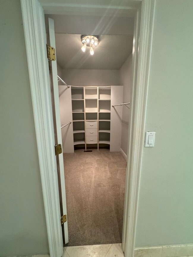 Building Photo - Gorgeous 4 bedroom 4.5 bathroom home in Ki...