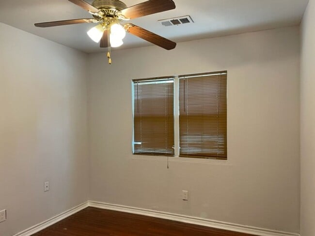 Building Photo - Updated in Fairview Addn Near Grand  2/1 with Garage