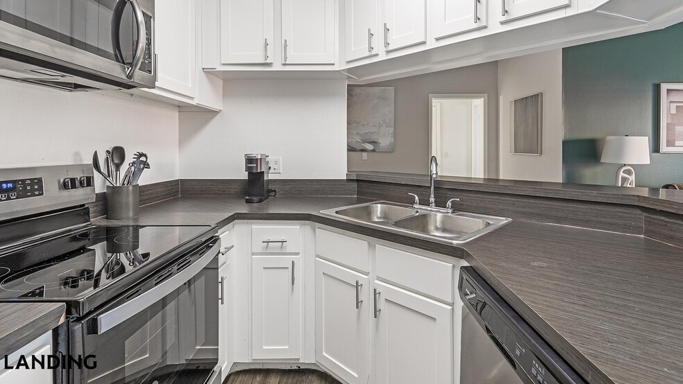 Building Photo - 10263 Whispering Forest Dr