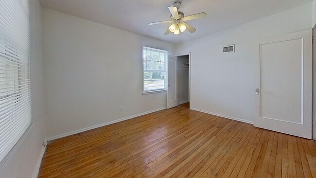 Building Photo - 1529 McDuff Ave S