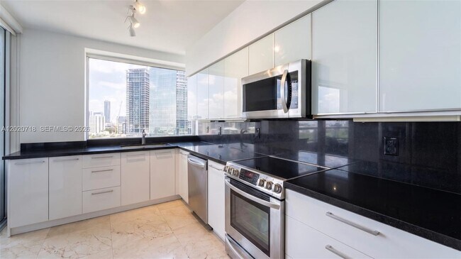 Building Photo - 1541 Brickell Ave