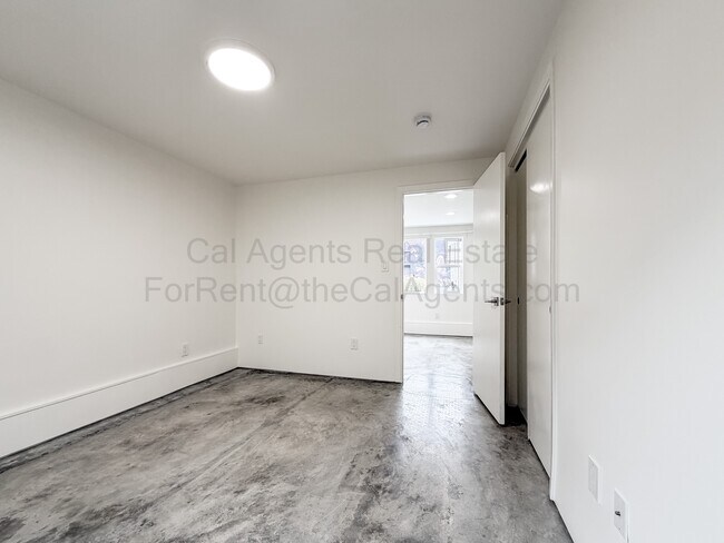 Building Photo - 5115 Shattuck Ave.