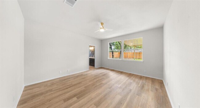 Building Photo - 412 Tamara Dr