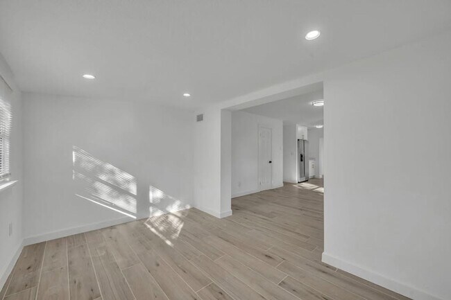Building Photo - Charming 3 Bedroom, 2 Bathroom House!