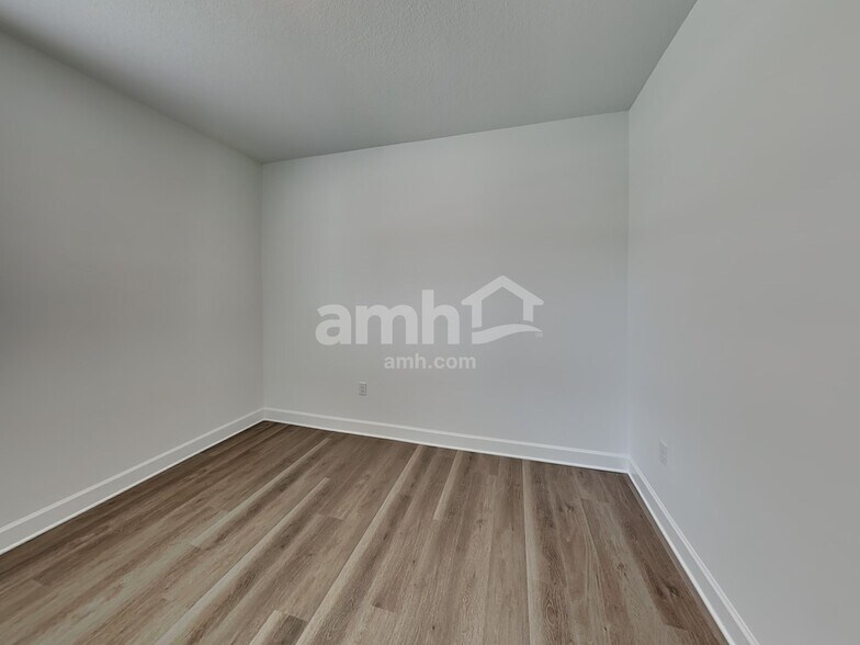Building Photo - 2903 19th Ave W