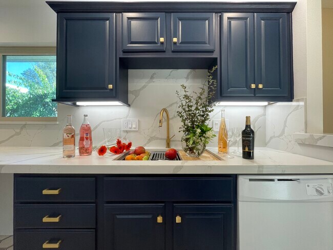 newly remodeled kitchen - 4708 Park Granada Park