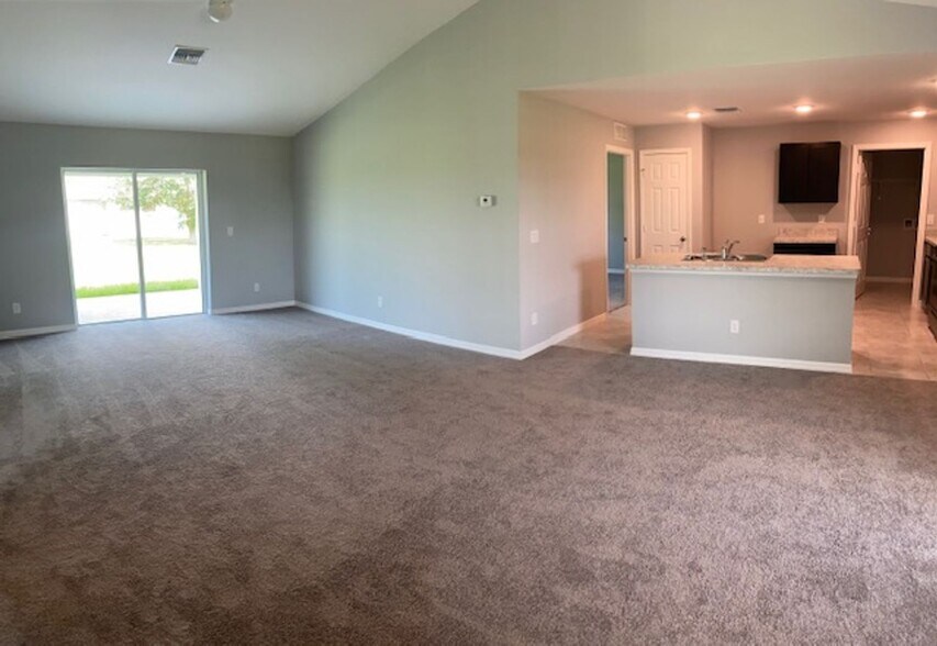 Building Photo - 4137 NE 14th Pl