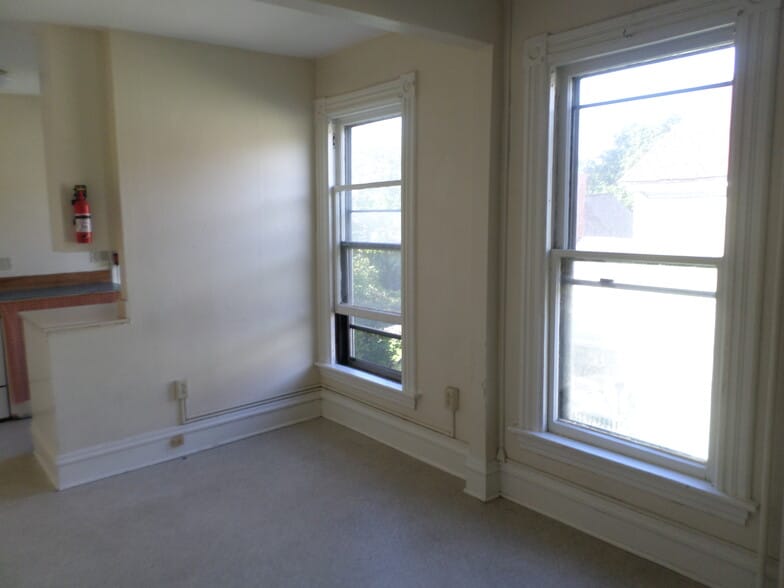 Building Photo - 128 Colchester Ave