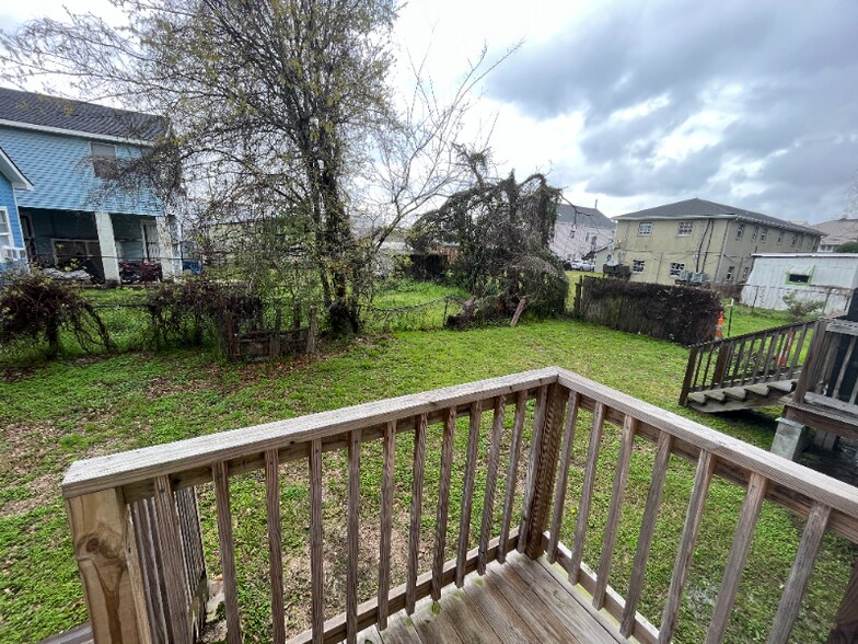 Building Photo - 1916 Eagle St