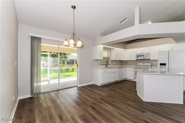 Building Photo - 349 SW 28th Pl