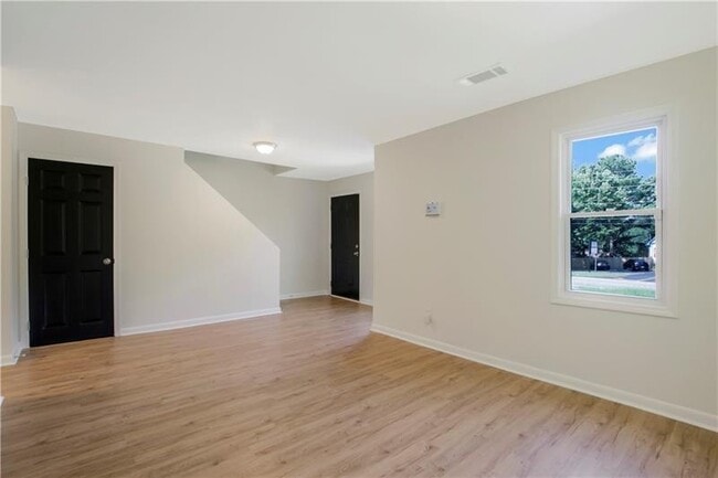 Building Photo - 551 Valley Hill Rd SE