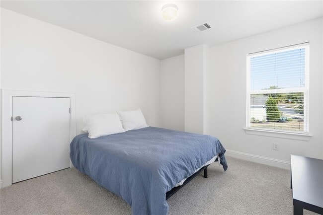 Building Photo - 11320 Comano Dr