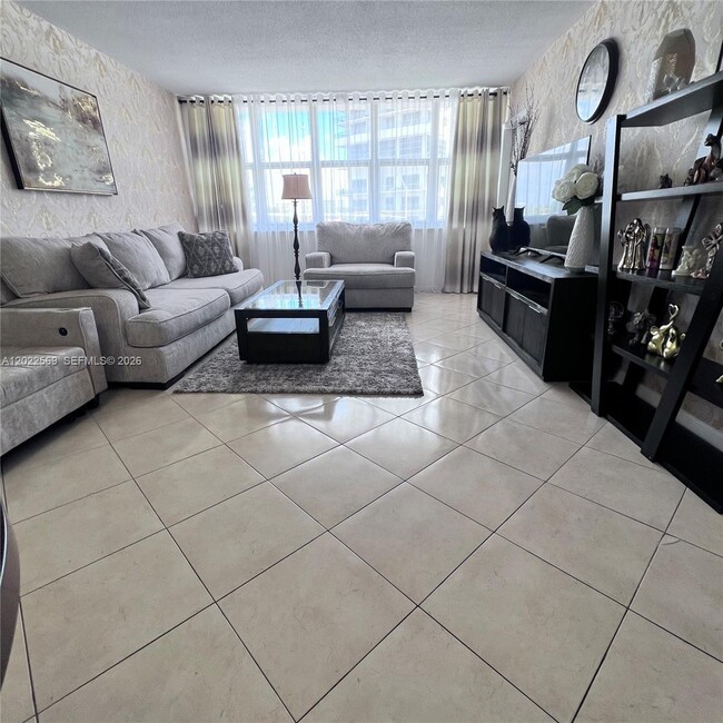 Building Photo - 1801 S Ocean Dr