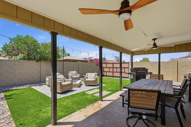 Building Photo - 2051 E Pueblo Ave
