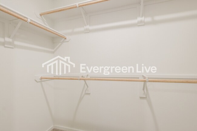 Building Photo - 303 Bush Mdw Ln