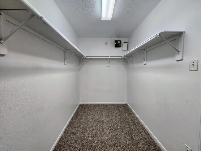 Building Photo - 25807 Elmley Pl