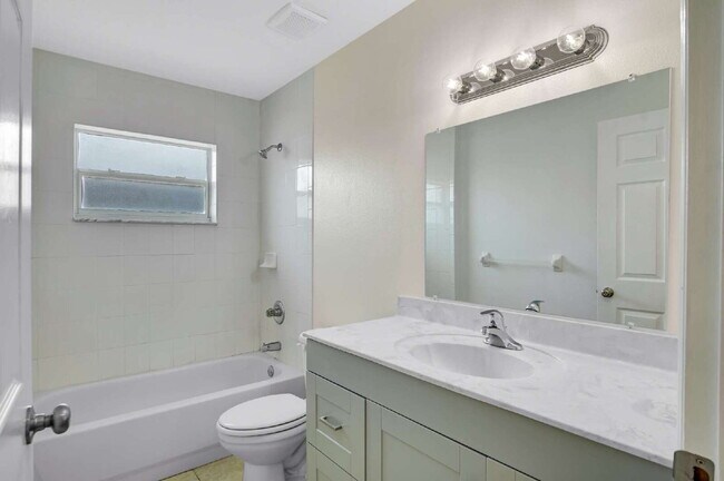 Building Photo - 51 Wellwood Ln