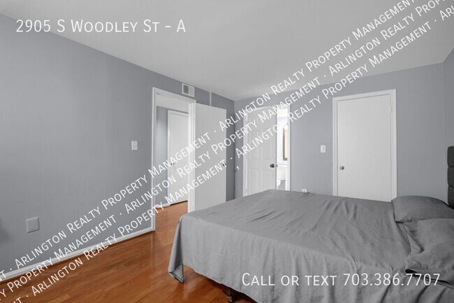 Building Photo - 2905 S Woodley St