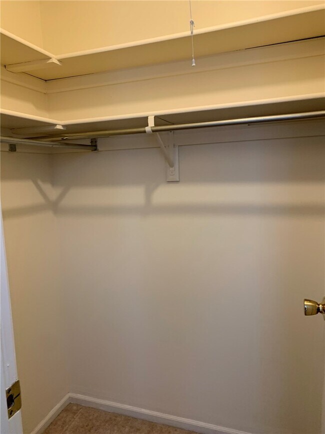 Building Photo - 26 Heron Way S