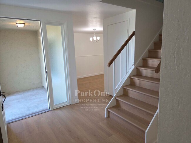 Building Photo - Spacious and Updated Heather Farms Townhome for Lease