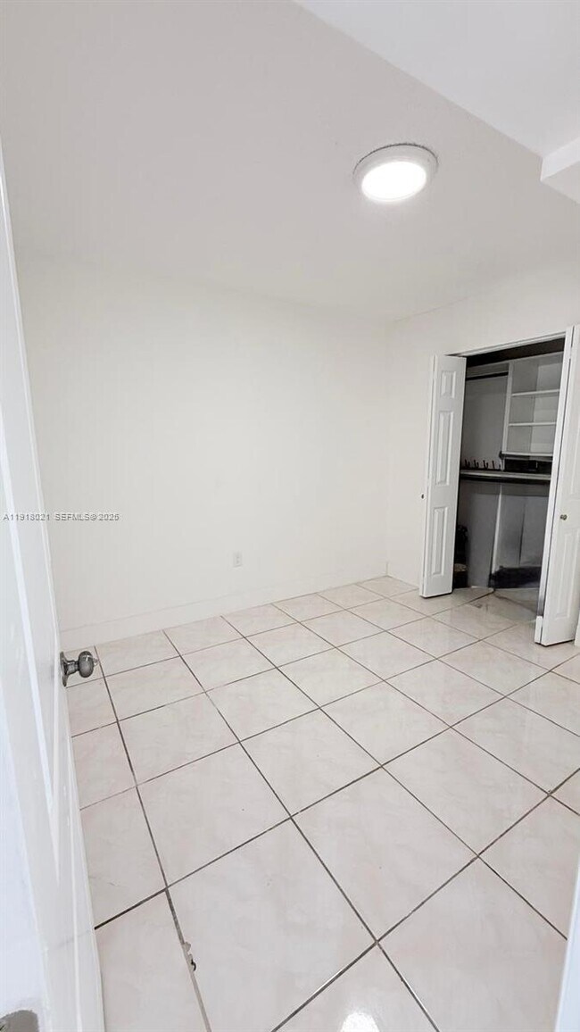 Building Photo - 20337 NE 2nd Ave