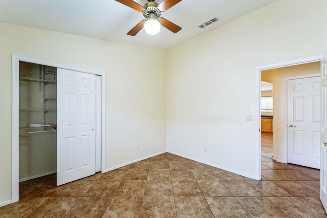 Building Photo - Spacious 4BR House in Tucson