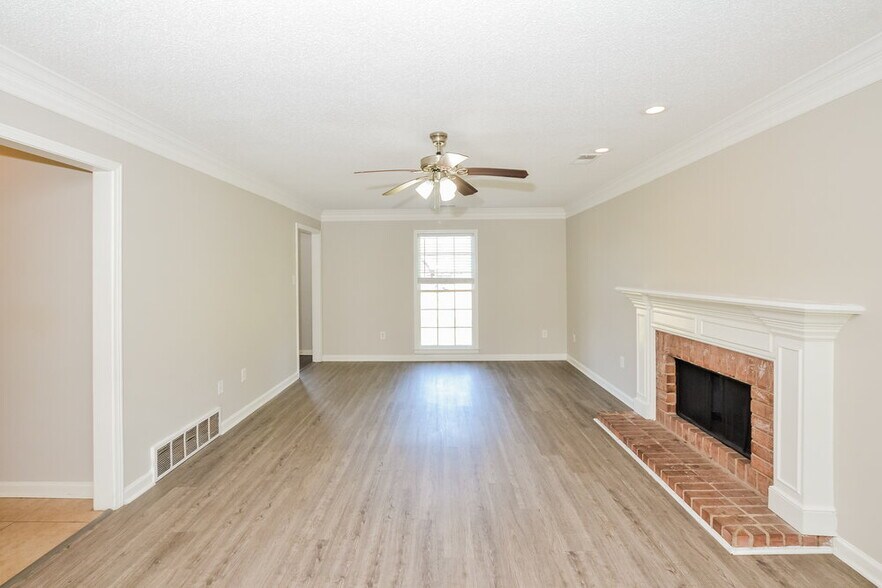 Building Photo - 5617 Annandale Dr