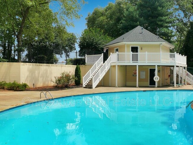 Building Photo - 1709 Augusta Dr