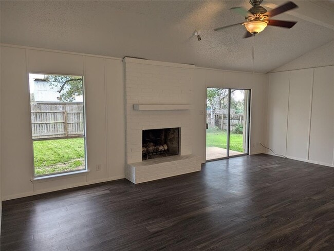 Building Photo - 907 S Riviera Cir