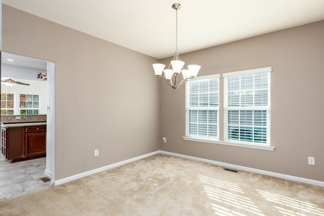 Building Photo - Spacious Home in Williamsburg - WASHINGTON RIDGE