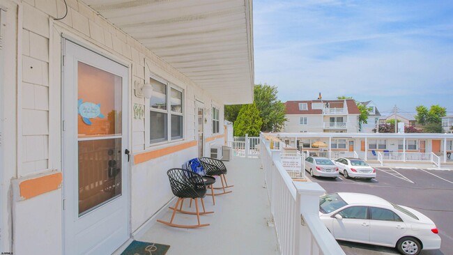 Building Photo - 9609 Ventnor Ave