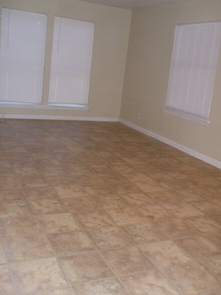 Main Room #1 - 11180 Bethany Way