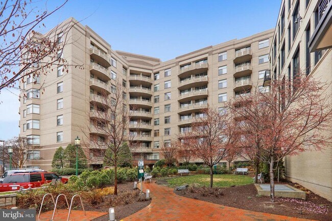 Primary Photo - 7111 Woodmont Ave