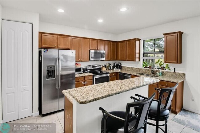 Building Photo - 8455 Lakeview Trail