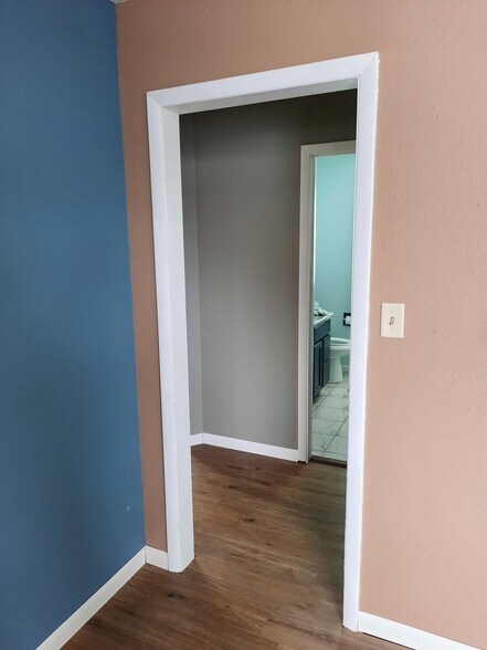 Hallway - 40016 Linden Dr