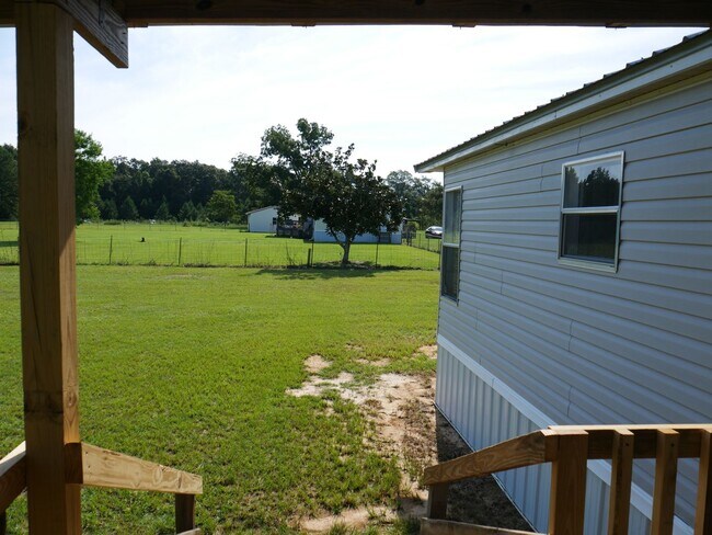 Building Photo - Adorable mobile home in Quitman